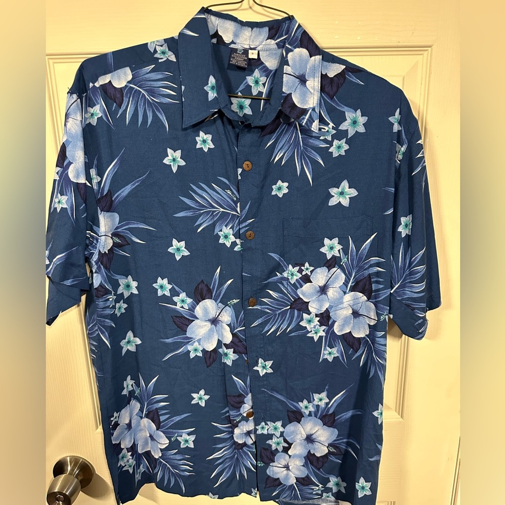 Vintage Hawaiian shirt by Tina’s Creations size S men’s cut